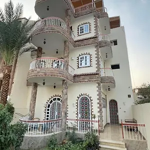 Full Moon House Appartamento Luxor